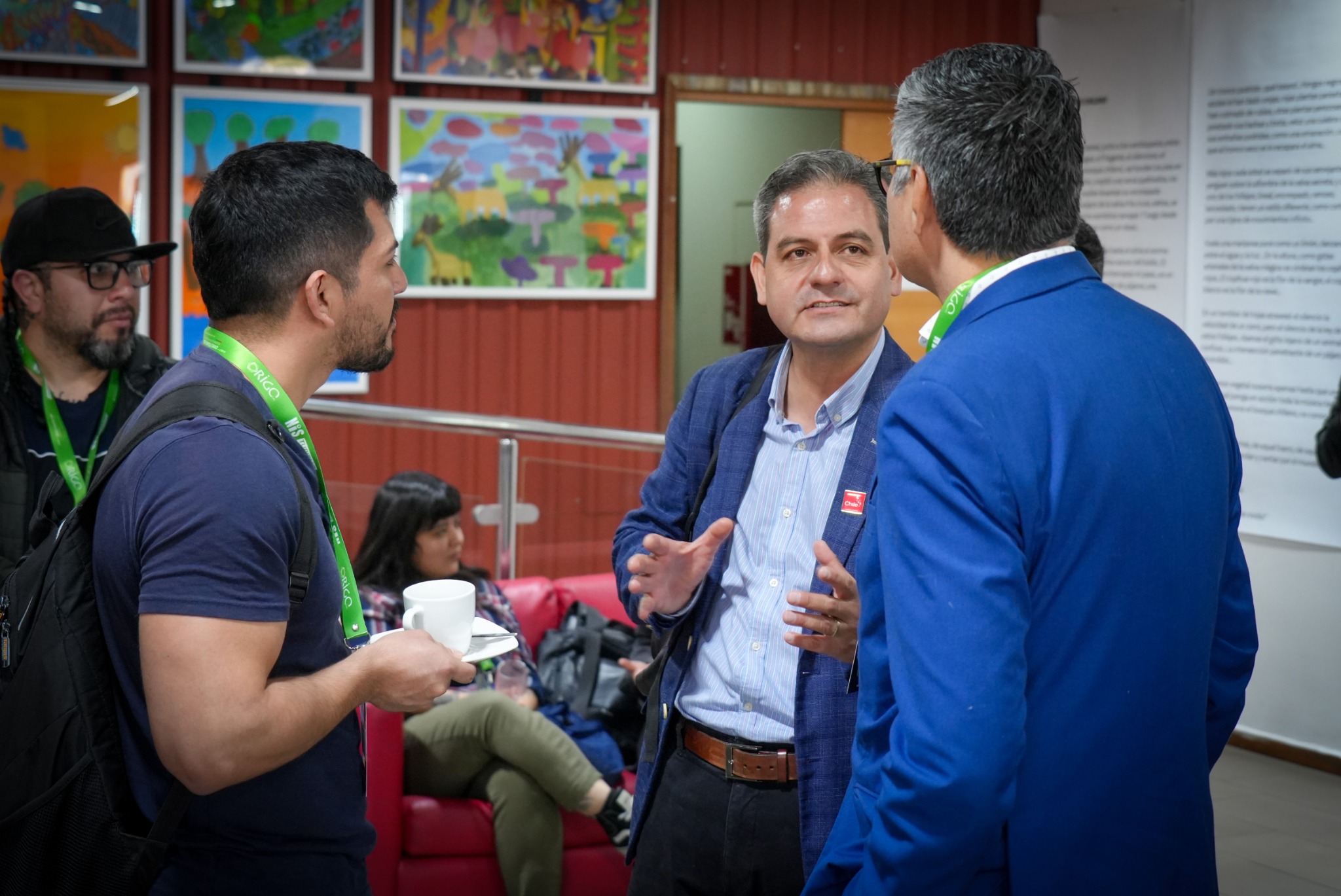 Conversación de networking entre participantes